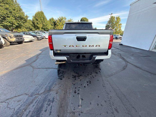 Used 2025 Toyota Tacoma TRD Off-Road AWD/4WD image 6