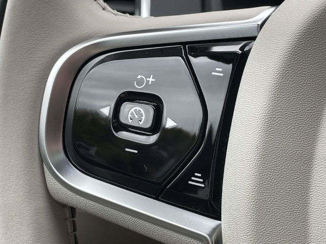 Certified 2024 Volvo XC90 B5 Plus AWD/4WD image 25