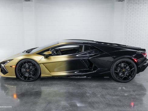 Used 2025 Lamborghini Revuelto image 10