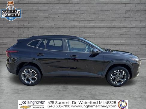 Used 2024 Chevrolet Trax LT w/ Driver Confidence Package FWD image 2