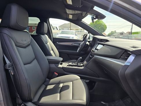 Used 2025 Cadillac XT5 Luxury AWD/4WD image 10