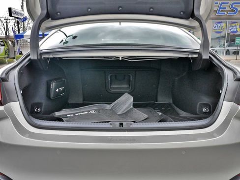 Used 2019 Lexus ES 300h w/ Accessory Package 2 image 17