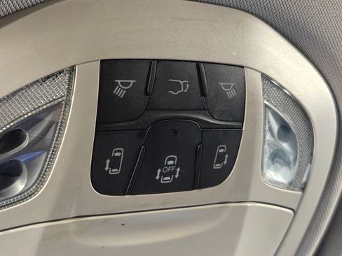 Used 2017 Chrysler Pacifica Limited FWD image 12