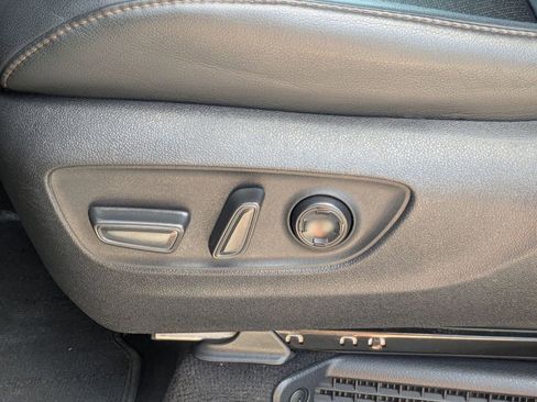 Used 2025 Toyota Sienna Platinum FWD image 12
