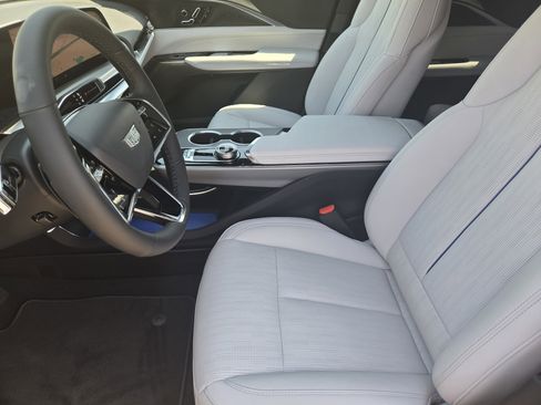 New 2025 Cadillac Lyriq Luxury image 9