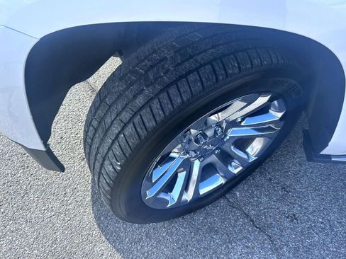 Used 2020 Chevrolet Suburban Premier w/ Premier Plus Edition image 25