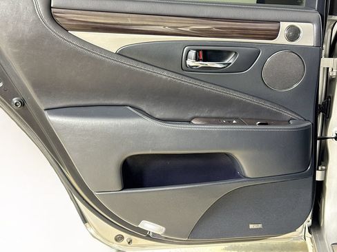 Used 2014 Lexus LS 460 w/ Comfort Package RWD image 23