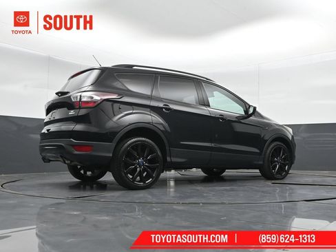 Used 2017 Ford Escape SE w/ Equipment Group 201A AWD/4WD image 35