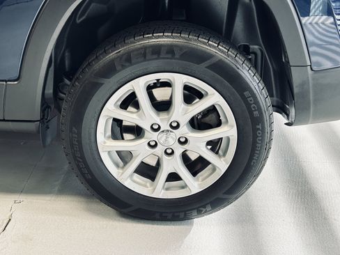 Used 2018 Jeep Cherokee Latitude Plus w/ Comfort/Convenience Group AWD/4WD image 5