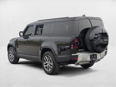 Used 2025 Land Rover Defender 130 S image 9