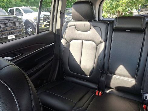 Certified 2023 Jeep Grand Cherokee Limited AWD/4WD image 12