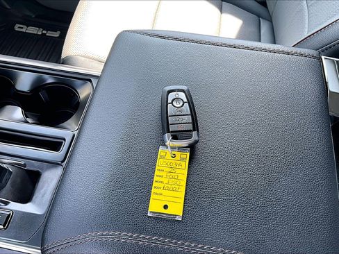 Used 2025 Ford F150 Lariat w/ Equipment Group 502A High image 11