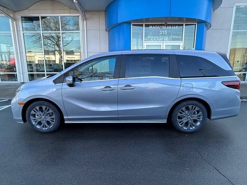 New 2026 Honda Odyssey Touring image 2