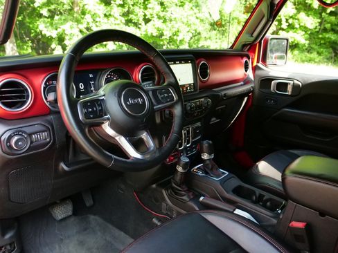 Used 2018 Jeep Wrangler Unlimited Rubicon AWD/4WD image 2