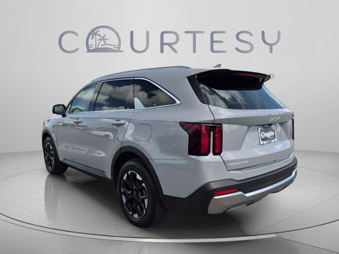 Certified 2025 Kia Sorento S FWD image 5
