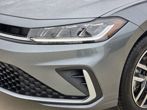 New 2026 Volkswagen Jetta SE FWD image 6