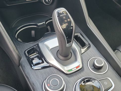Used 2023 Alfa Romeo Giulia Sprint RWD image 32