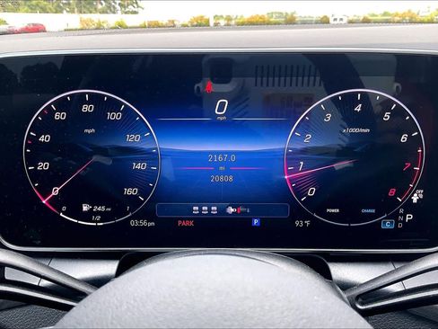 Used 2025 Mercedes-Benz GLC 300 4MATIC image 26