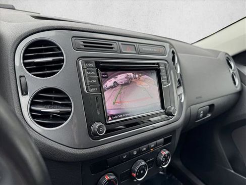 Used 2018 Volkswagen Tiguan Limited AWD/4WD image 14