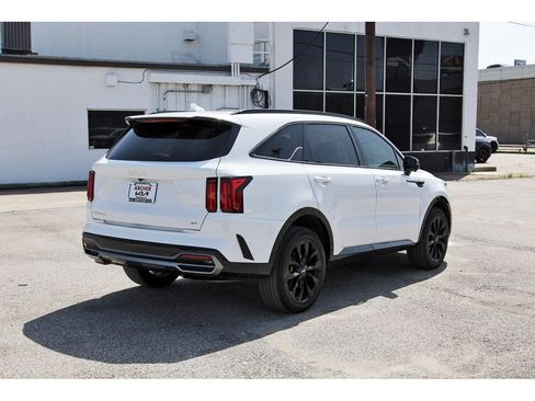 Certified 2023 Kia Sorento SX AWD/4WD image 3