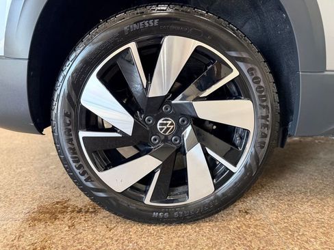 Used 2023 Volkswagen Taos SEL AWD/4WD image 27