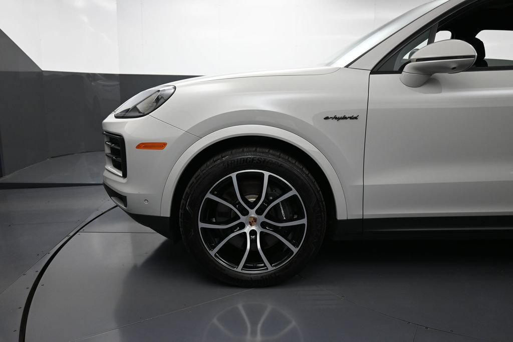 Certified 2026 Porsche Cayenne E-Hybrid AWD/4WD image 12