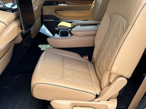 Certified 2024 Jeep Grand Wagoneer Series III w/ Rear Seat Video Group 1 AWD/4WD image 15