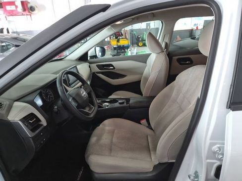 Used 2025 Nissan Rogue SV AWD/4WD image 16