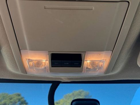 Used 2016 Ford Expedition Limited image 22