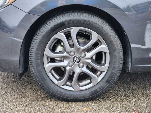 Used 2020 Toyota Yaris LE image 9