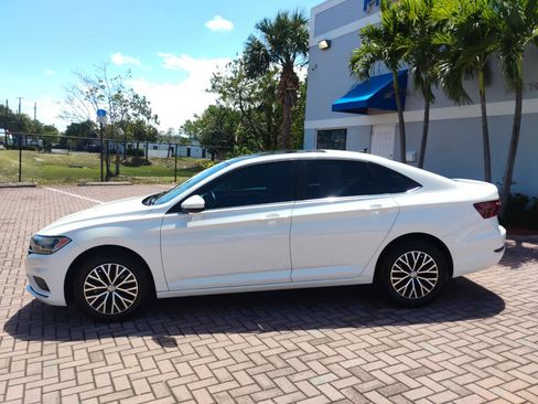 Used 2021 Volkswagen Jetta SE w/ SE Cold Weather Package FWD image 3