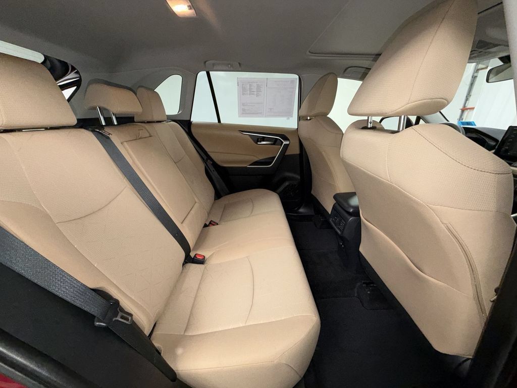 Used 2020 Toyota RAV4 XLE w/ Convenience Package AWD/4WD image 9