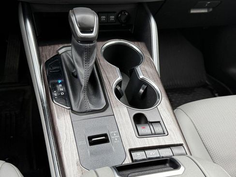 Used 2021 Toyota Highlander Platinum image 18