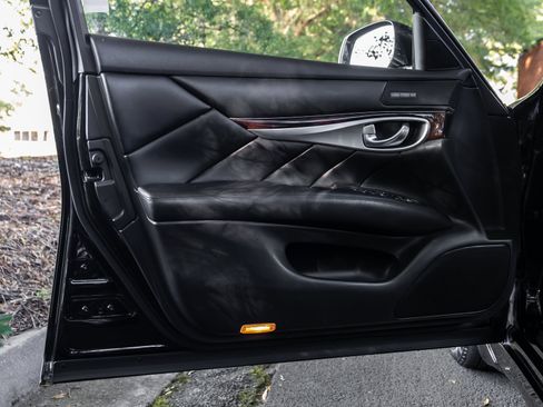 Used 2019 INFINITI Q70 Luxe RWD image 31