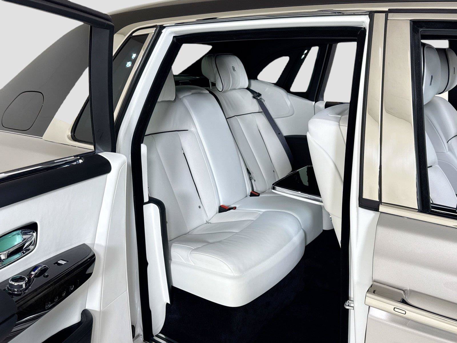 Used 2023 Rolls-Royce Phantom Sedan RWD image 33