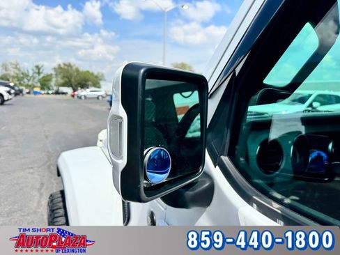 Used 2023 Jeep Gladiator Overland AWD/4WD image 17