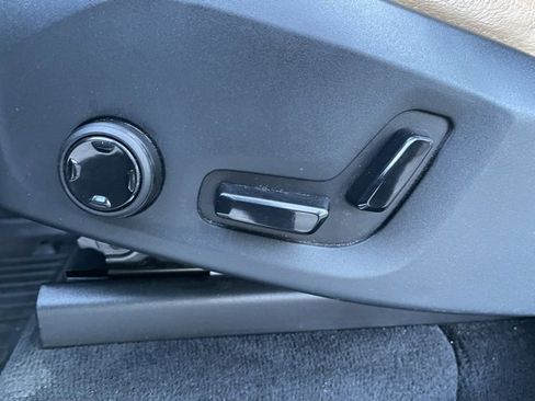 Used 2016 Volvo XC90 T6 Momentum w/ Momentum Plus Package image 10