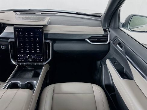 Used 2024 GMC Acadia Elevation image 24