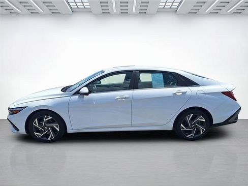 Used 2025 Hyundai Elantra SEL FWD image 7