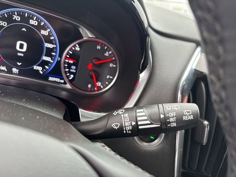 Used 2023 Chevrolet Traverse Premier image 35