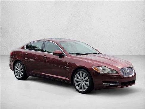 Used 2010 Jaguar XF Premium RWD image 4