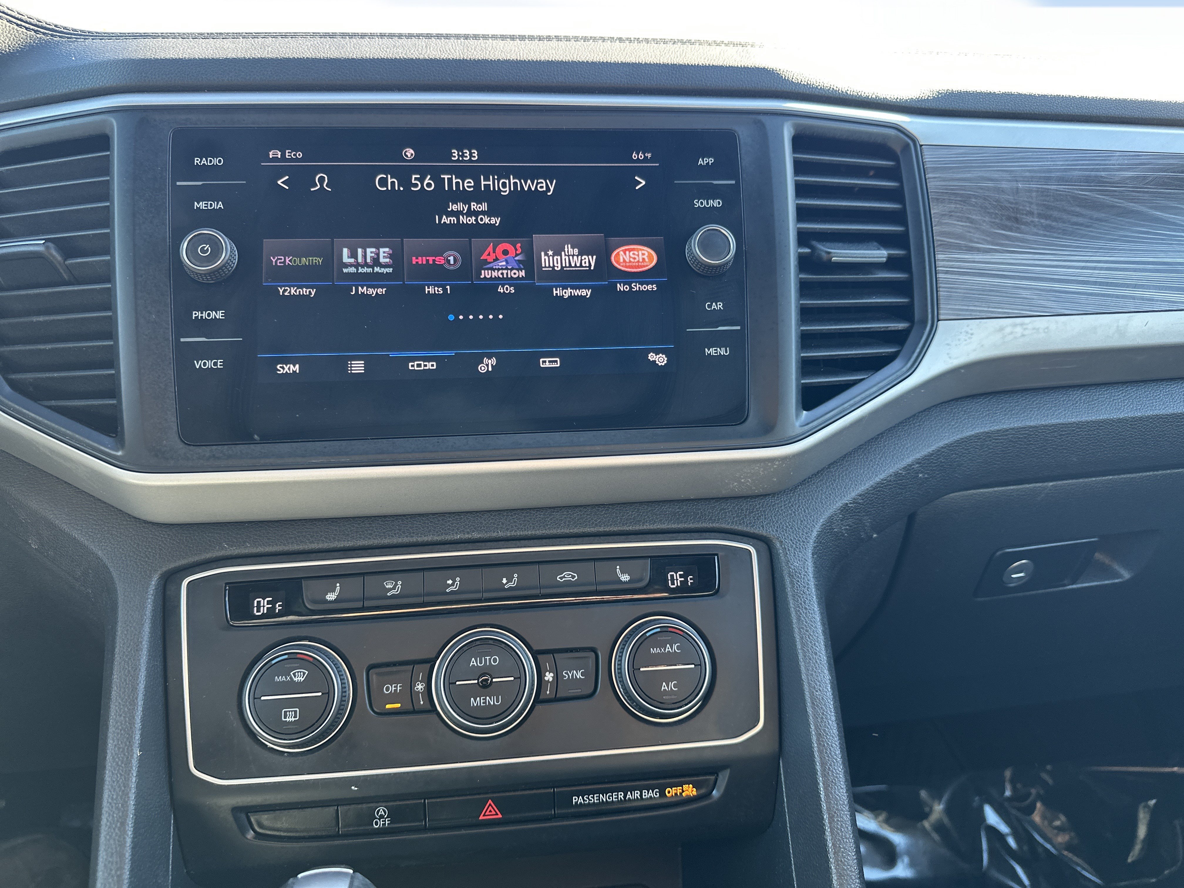 Used 2021 Volkswagen Atlas Cross Sport SE w/ Panoramic Sunroof Package AWD/4WD image 16