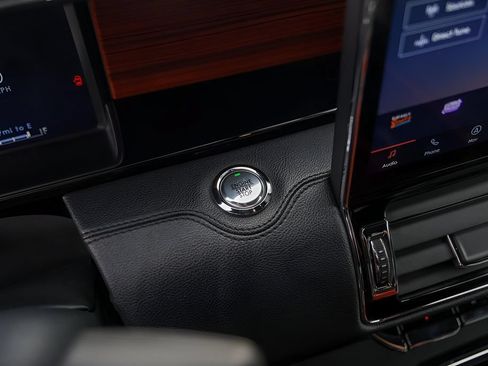 Used 2024 Lincoln Navigator Reserve AWD/4WD image 19