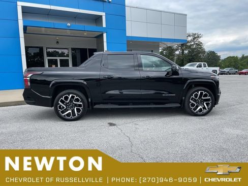 New 2024 Chevrolet Silverado EV RST AWD/4WD image 9