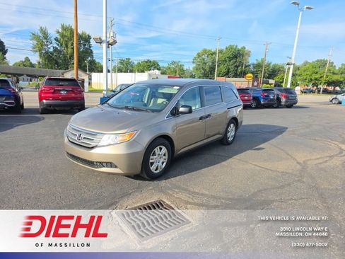 Used 2011 Honda Odyssey LX image 1