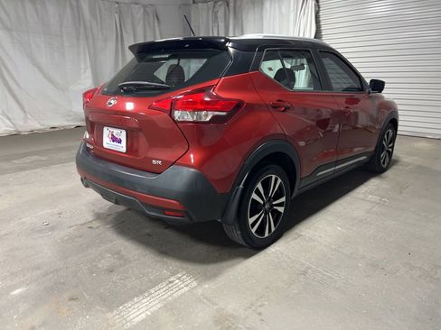 Used 2019 Nissan Kicks SR w/ SR Premium Package FWD image 6