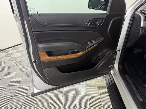 Used 2020 Chevrolet Tahoe Premier AWD/4WD image 12