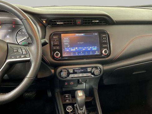 Used 2022 Nissan Kicks SR w/ Premium Package FWD image 9