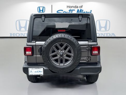 Used 2024 Jeep Wrangler Unlimited Sport AWD/4WD image 6