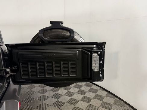 Used 2023 Jeep Wrangler Unlimited AWD/4WD image 28